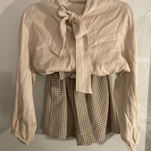 Elegant beige blouse - Picture 4 of 4